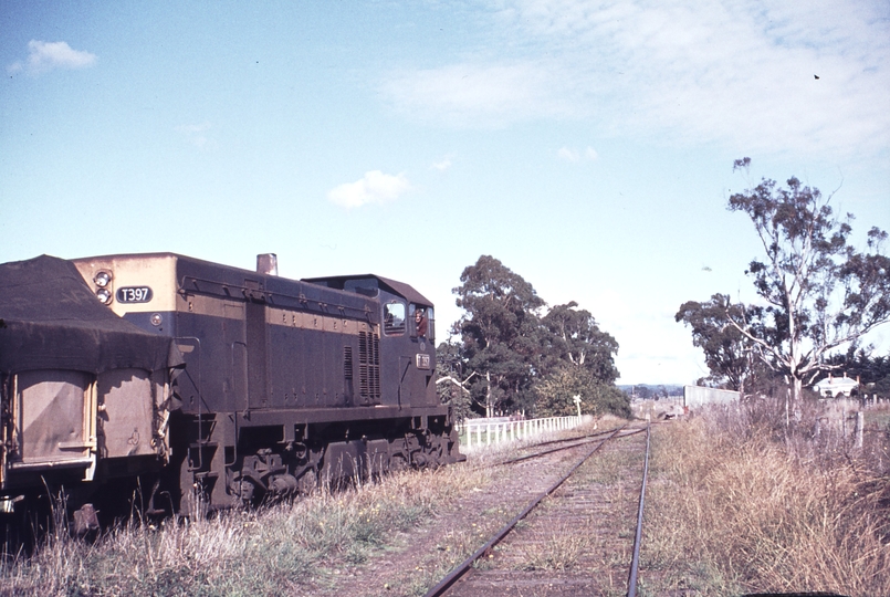 112920: Yinnar T 397 shunting Down Goods