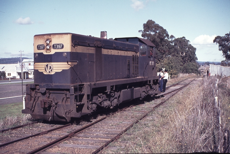 112922: Yinnar T 397 shunting Down Goods