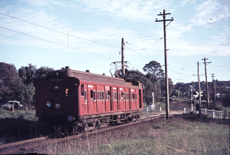 112992: Eltham down side Down Suburban 472 M