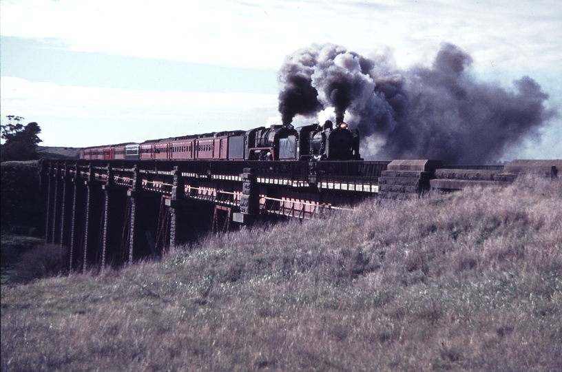 113067: Moorabool Viaduct Down ARE Special K 184 R 761