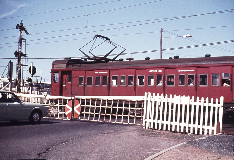 113160: McKinnon Down Suburban Tait 459 M trailing