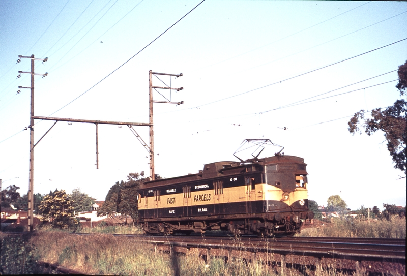 113169: Darebin up side Up Parcels Coach 10 CM