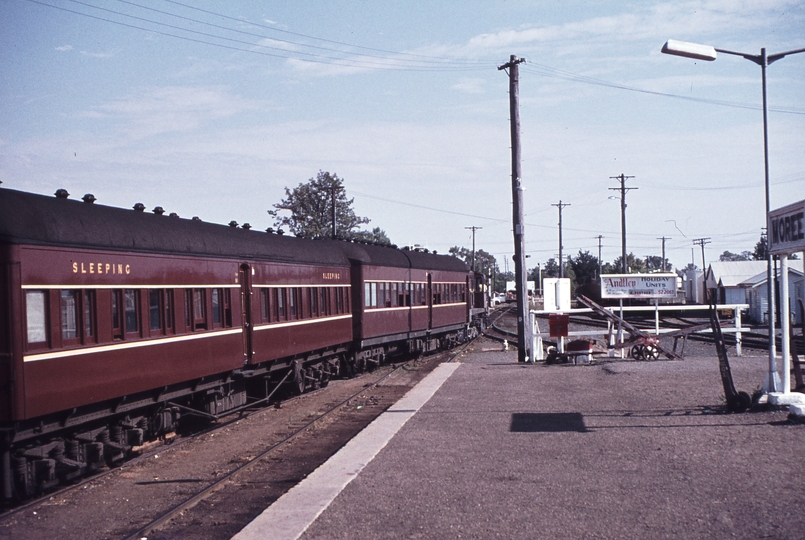 113246: Moree Shunting cars from North Mail 4850