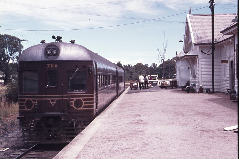 113290: Tocumwal Up NSW Diesel Train 706 606