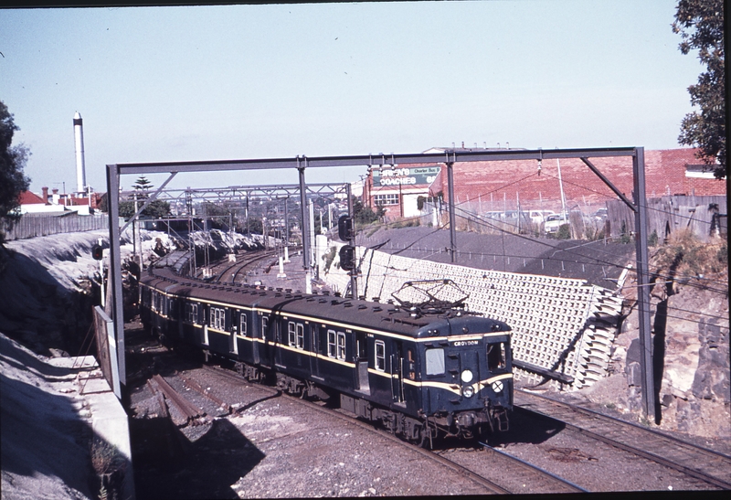 113313: Footscray Hopkins Street Up Suburban 7-car Harris