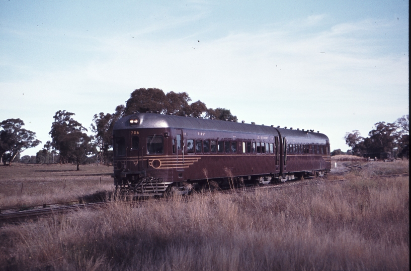 113392: Tocumwal Diesel Train to Narranderra 606 706