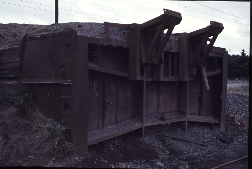 113416: Fyansford Old wagon used as loading ramp