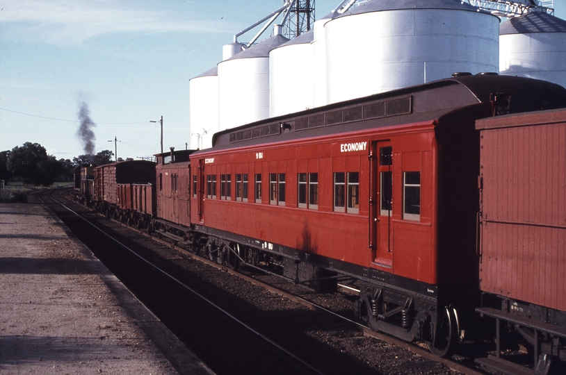 113458: Murchison East Y 115 shunting Goods from Rushworth Carriage 9 BU attached for AREA tour group