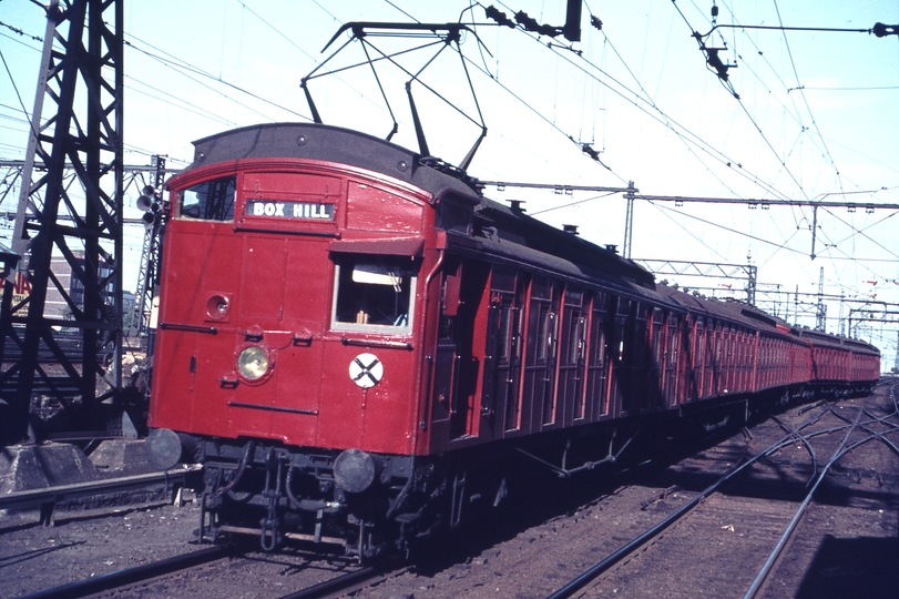 113547: Flinders Street Down Suburban 7-car Tait