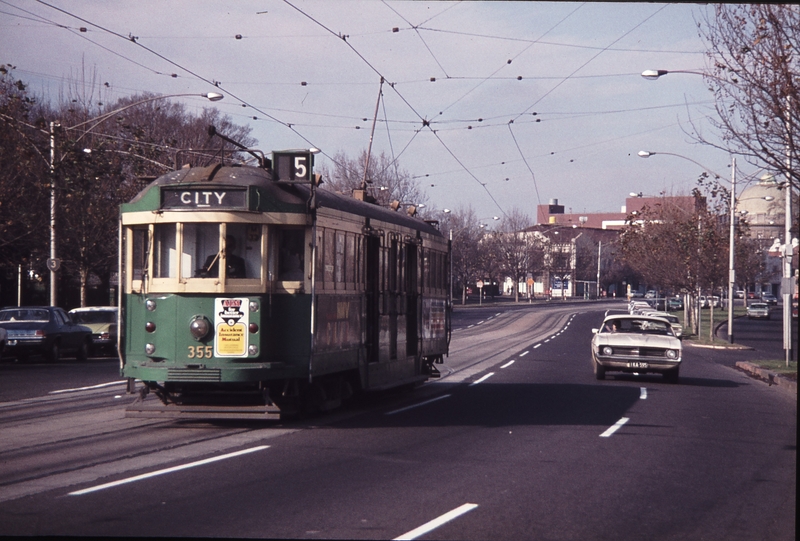 113602: St Kilda Road at Park Street Up Route 5 W2 355