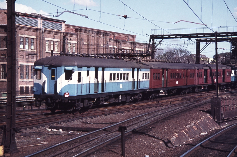 113612: Sydney Central Up Single Deck Suburban C 7433 leading