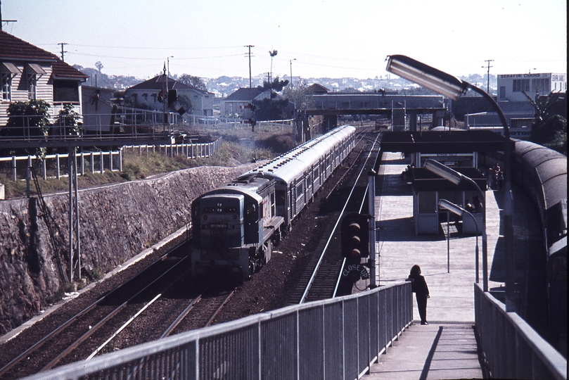 113642: Bowen Hills Up Empty Cars 1505