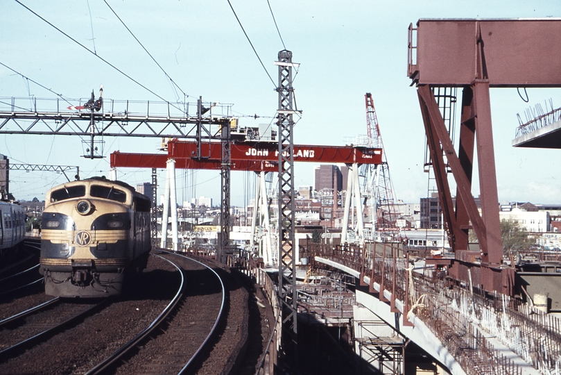 113870: MURLA Contract 703 Site Looking East B 66 Light Engine to Flinders Street