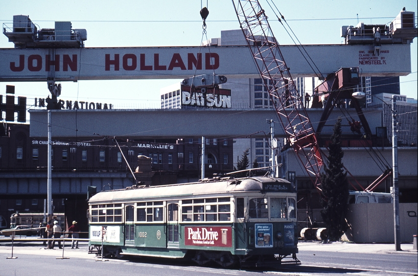 113890: Contract 703 at Spencer Street Launching Beam 6-7N over Spencer Street W7 1002 in foreground