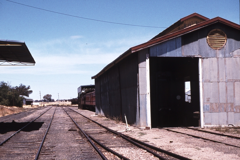 113946: Wahgunyah Looking towards Springhurst AREA Cars on Goods Shed Road