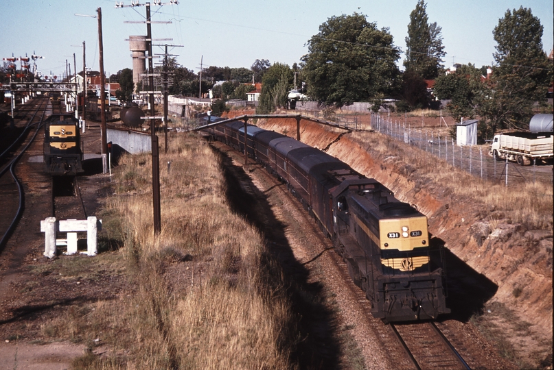 113960: Wangaratta Stabled T 400 and Up Intercapital Daylight Express 2nd Division X 31