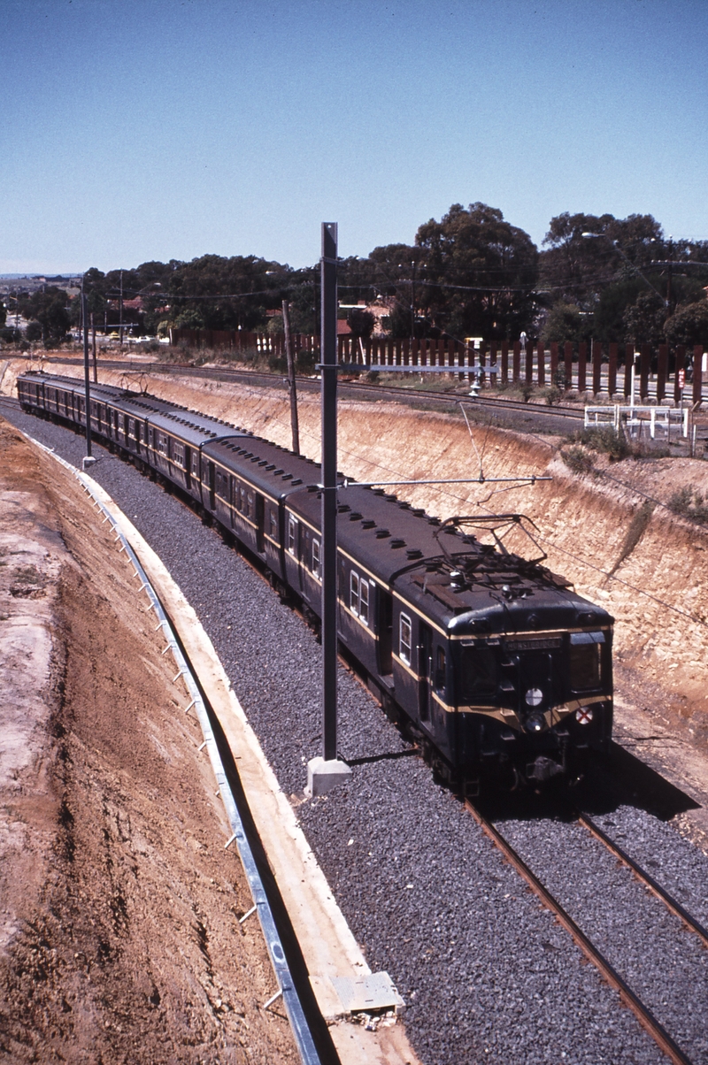 113984: Watsonia down side Nell Street Down Suburban 7-car Harris