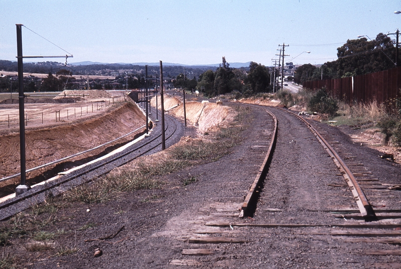 113986: Watsonia d0wn side Nell Street Looking Down Temporary single line in course of removal