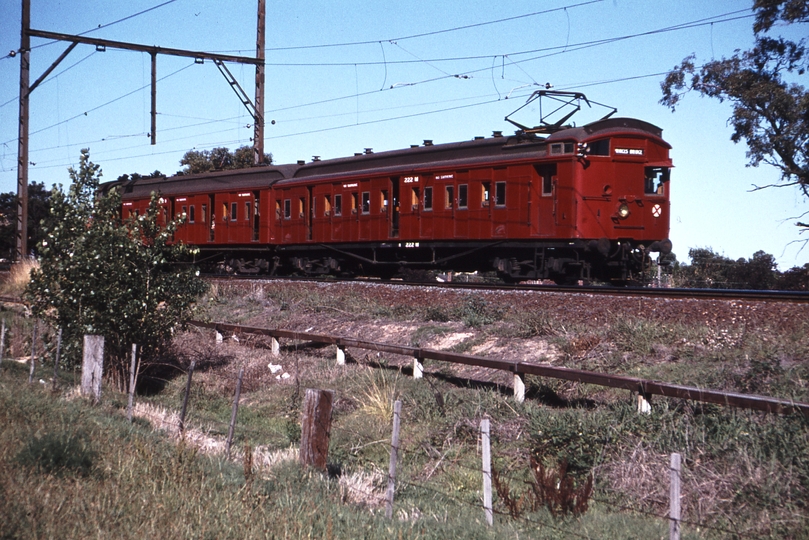 113990: Darebin up side Up Suburban 2-car Tait 222 M leading