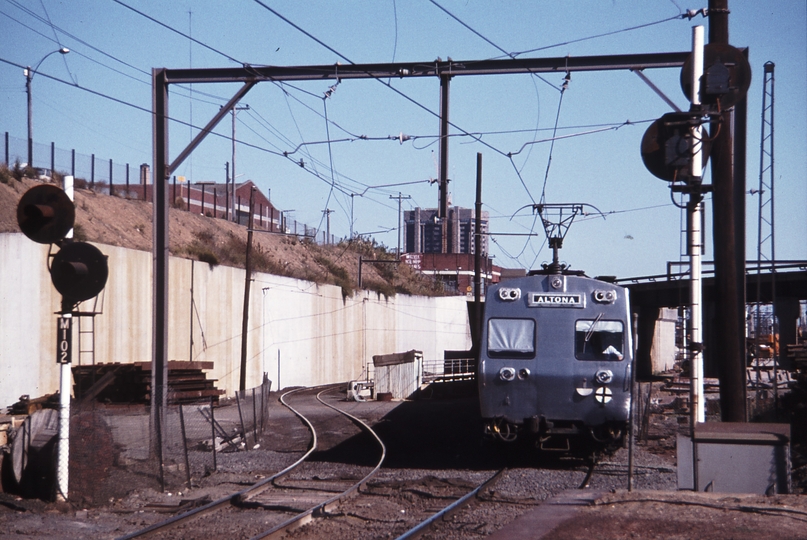 113993: North Melbourne Down Suburban 6-car Hitachi Shows temporary track stage for MURL