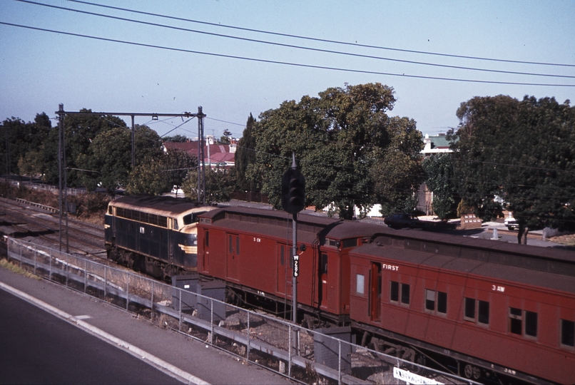 113994: Yarraville Up Passenger B 77