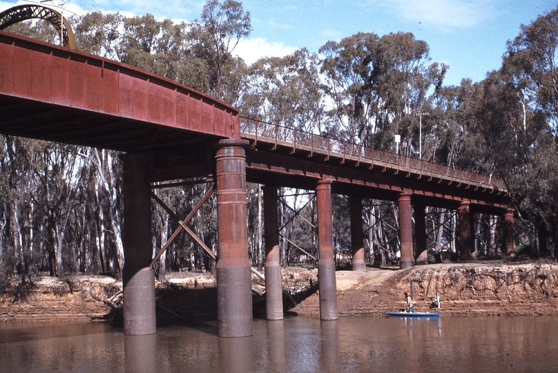 114266: Echuca Bridge Victorian End