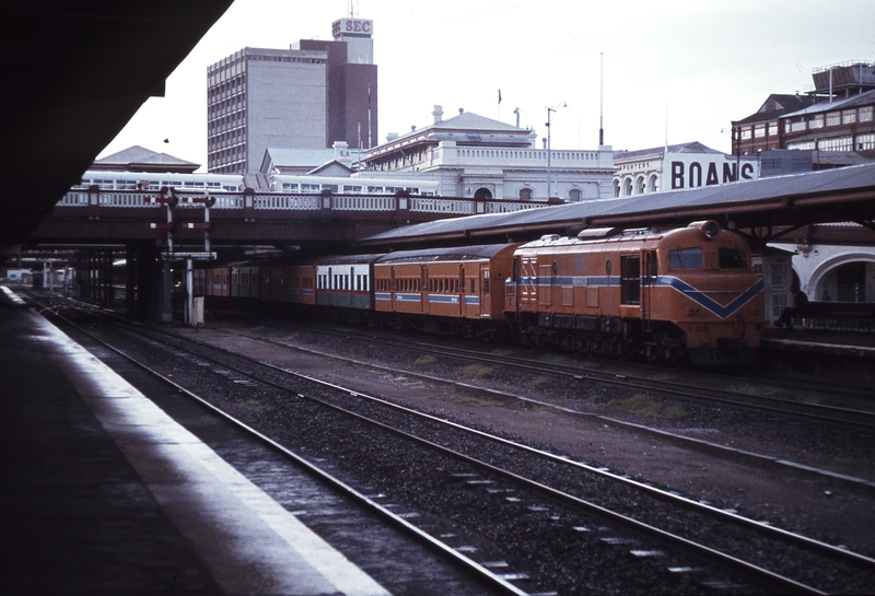 114367: Perth City Up Suburban from Armadale X 1005