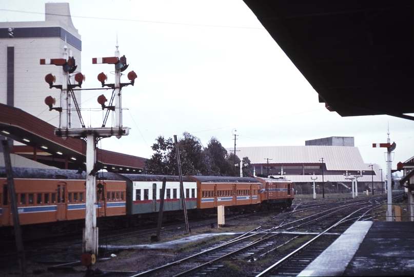 114368: Perth City Up Suburban from Armadale X 1005