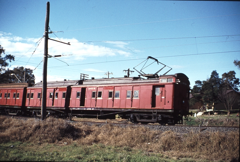 114411: Diamond Creek up side Up Tait Suburban 245 M leading