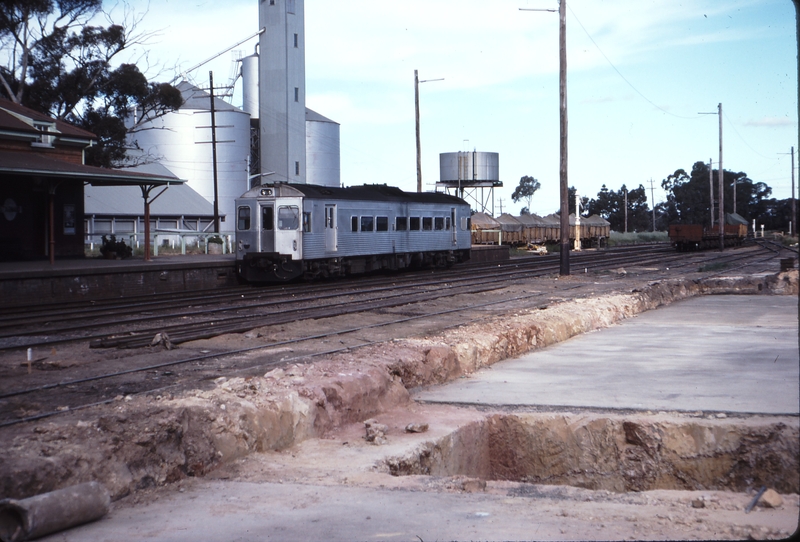 114436: St Arnaud Down Railcar DRC 43