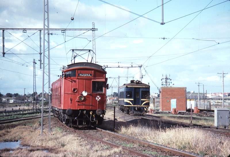 114529: Altona Junction Up Suburban 472 M and Down AREA Special 62 RM