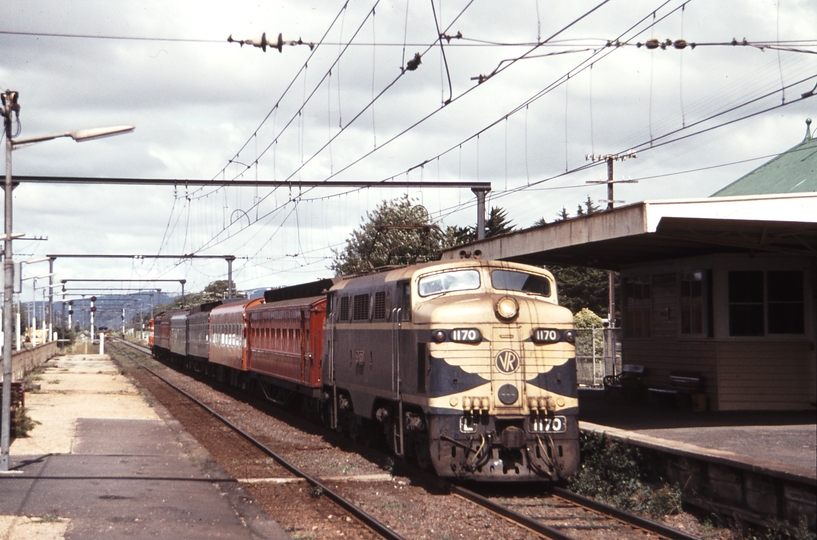 114724: Yarragon 8468 Up Gippslander L 1170