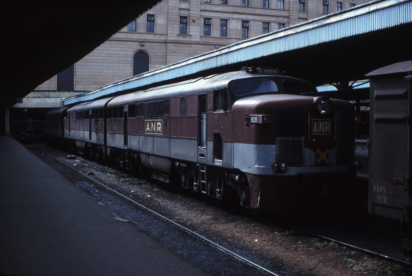 114822: Adelaide Up Overland 901 902 909