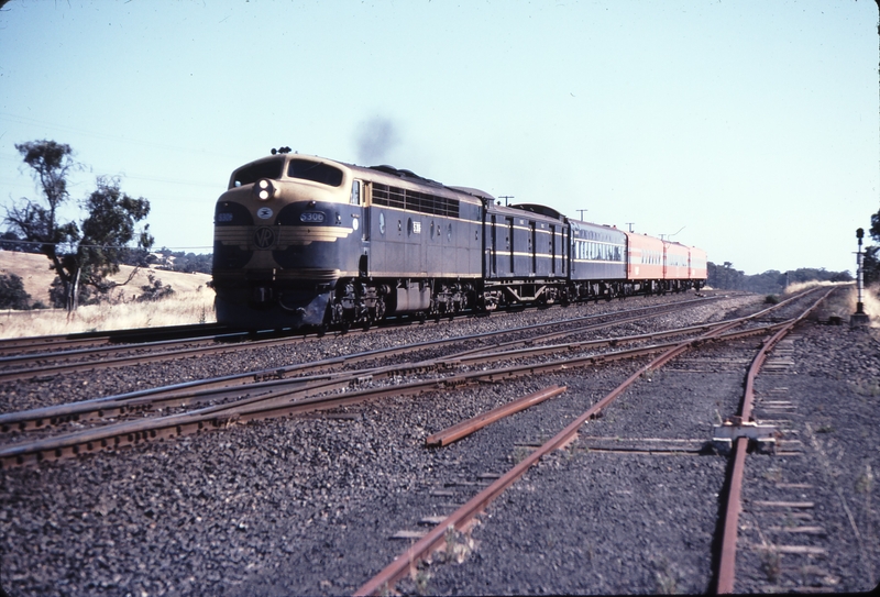 114873: Apex Siding km 66 8310 Up Passenger from Albury S 306