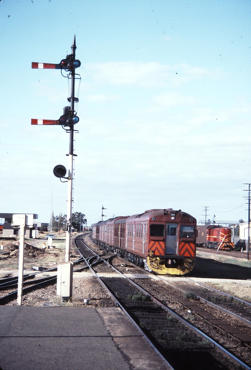 114947: Dry Creek Up Suburban 330 leading