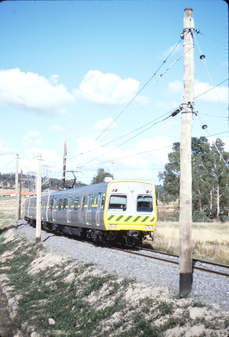 114988: Eltham - Diamond Creek Down Suburban 3-car Comeng