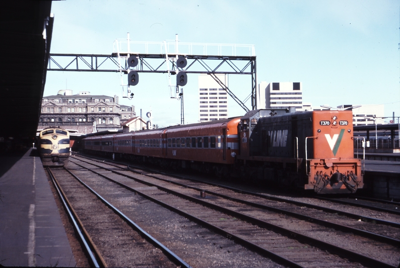 115036: Spencer Street 3:40pm Bacchus Marsh Passenger B 67 and 3:25pm Geelong Passenger T 370