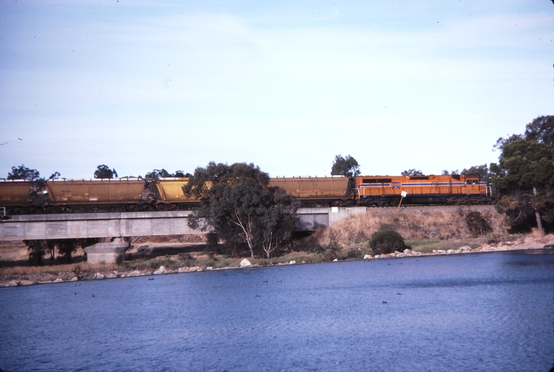 115134: Northam 2 up side Avon River Bridge Down Wheat Empty L 2xx