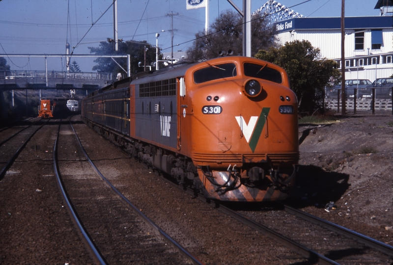 115232: Footscray 8261 Down Geelong Passenger S 301