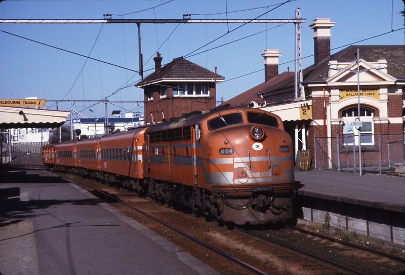 115233: Footscray 8135 Down Ballarat Passenger B 64