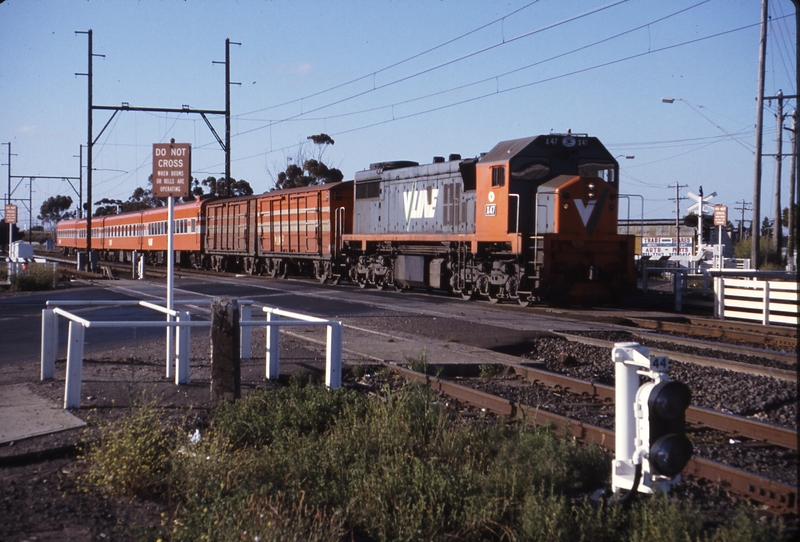 115240: Sunshine down side Anderson Road 8062 Up Passenger from Bendigo X 47