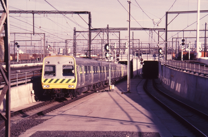 115273: Spencer Street Spencer Street Burnley Loop Ramp Up Suburban 6-car Comeng