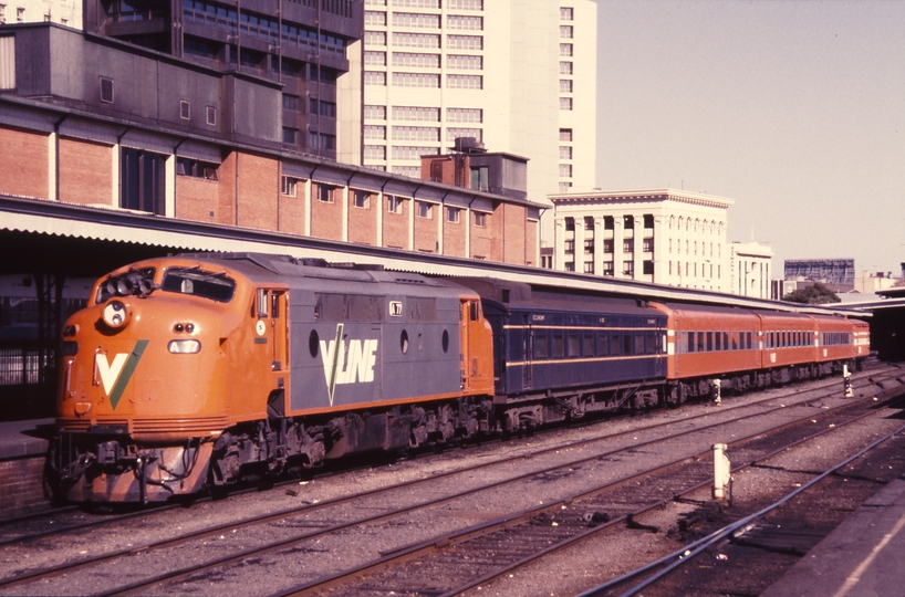 115293: Spencer Street 5:20pm Albury Passenger A 77