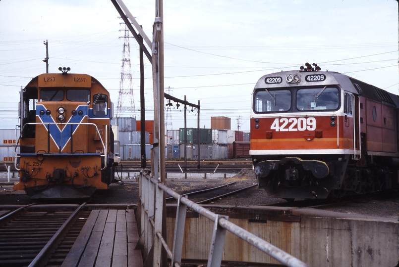 115328: South Dynon Locomotive Depot L 257 42209