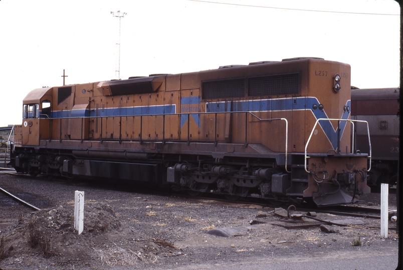 115330: South Dynon Locomotive Depot L 257