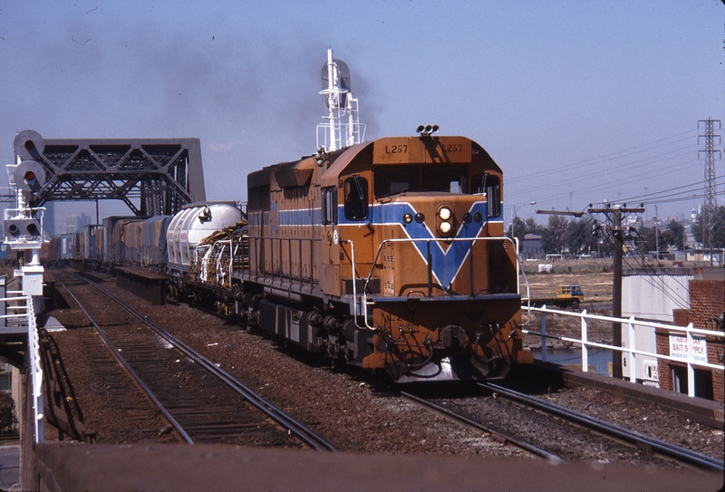 115357: Bunbury Street Tunnel Moreland Street Portal Down freight L 257