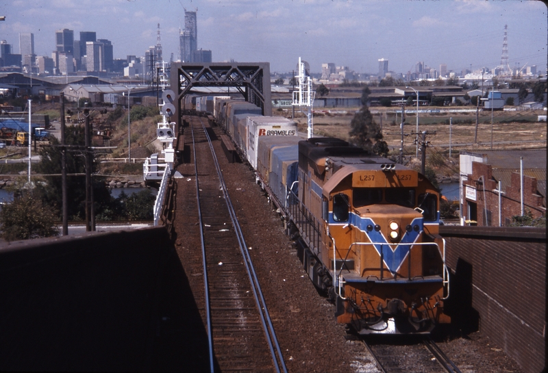 115360: Bunbury Street Tunnel Moreland Street Portal Down Freight L 257