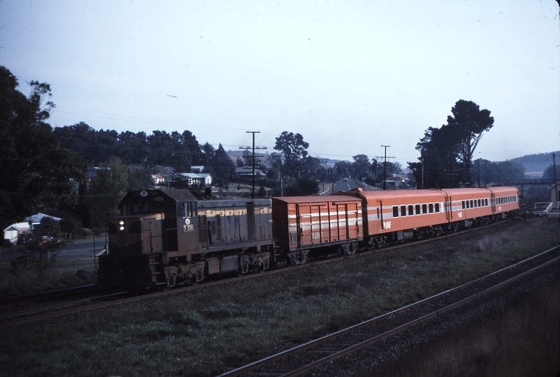 115400: Wandong 8308 Up Passenger from Cobram T 378