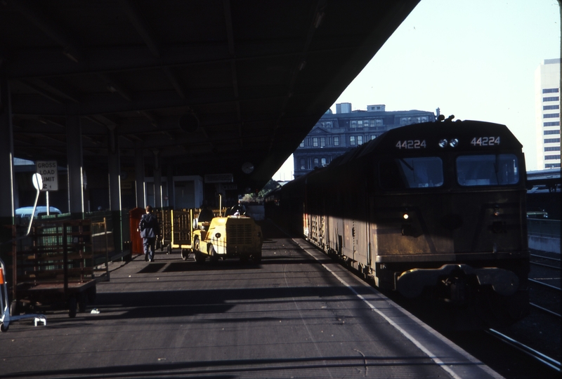115421: Spencer Street 8661 Down Intercapital Daylight Express 44224