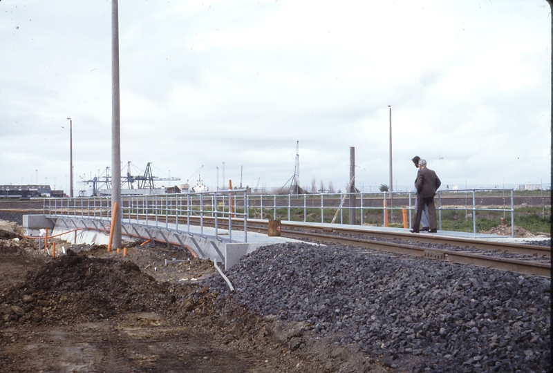 115517: Webb Dock Rail Link At Howe Parade Extension Looking towards Webb Dock